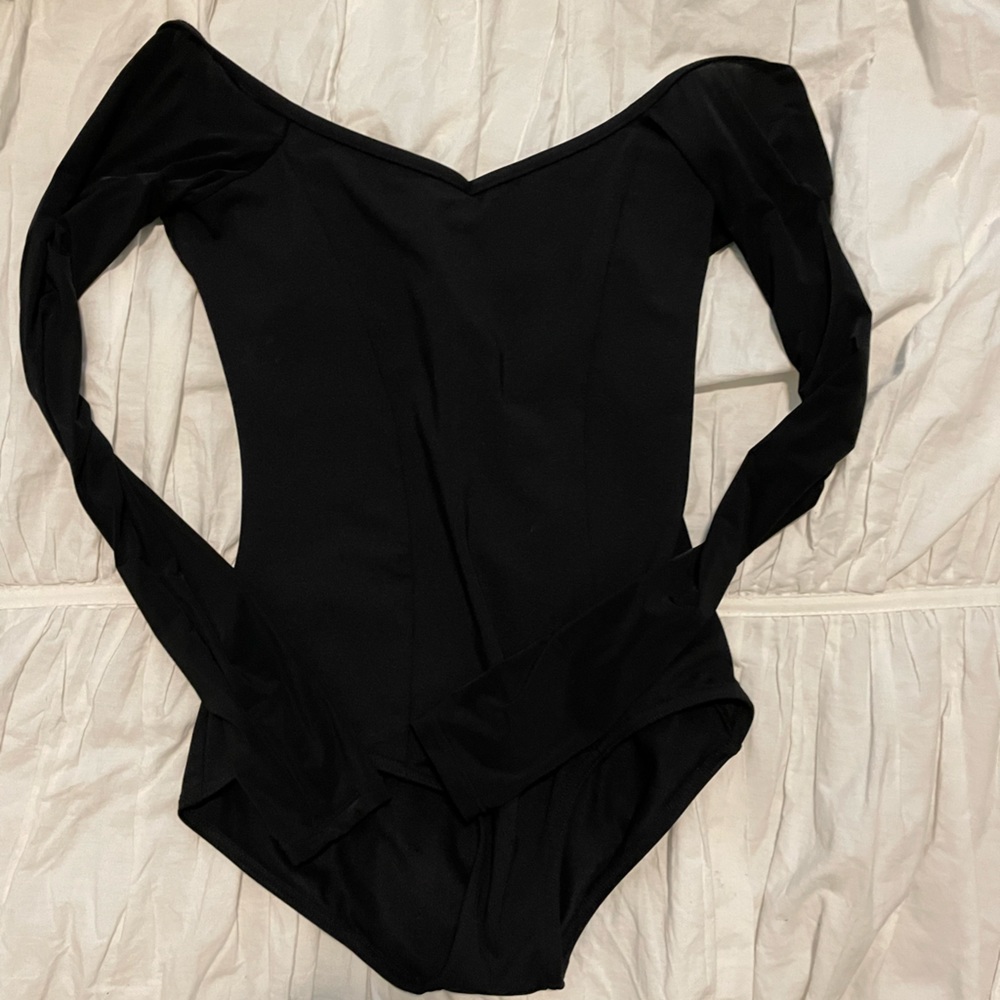 Black long sleeve leo